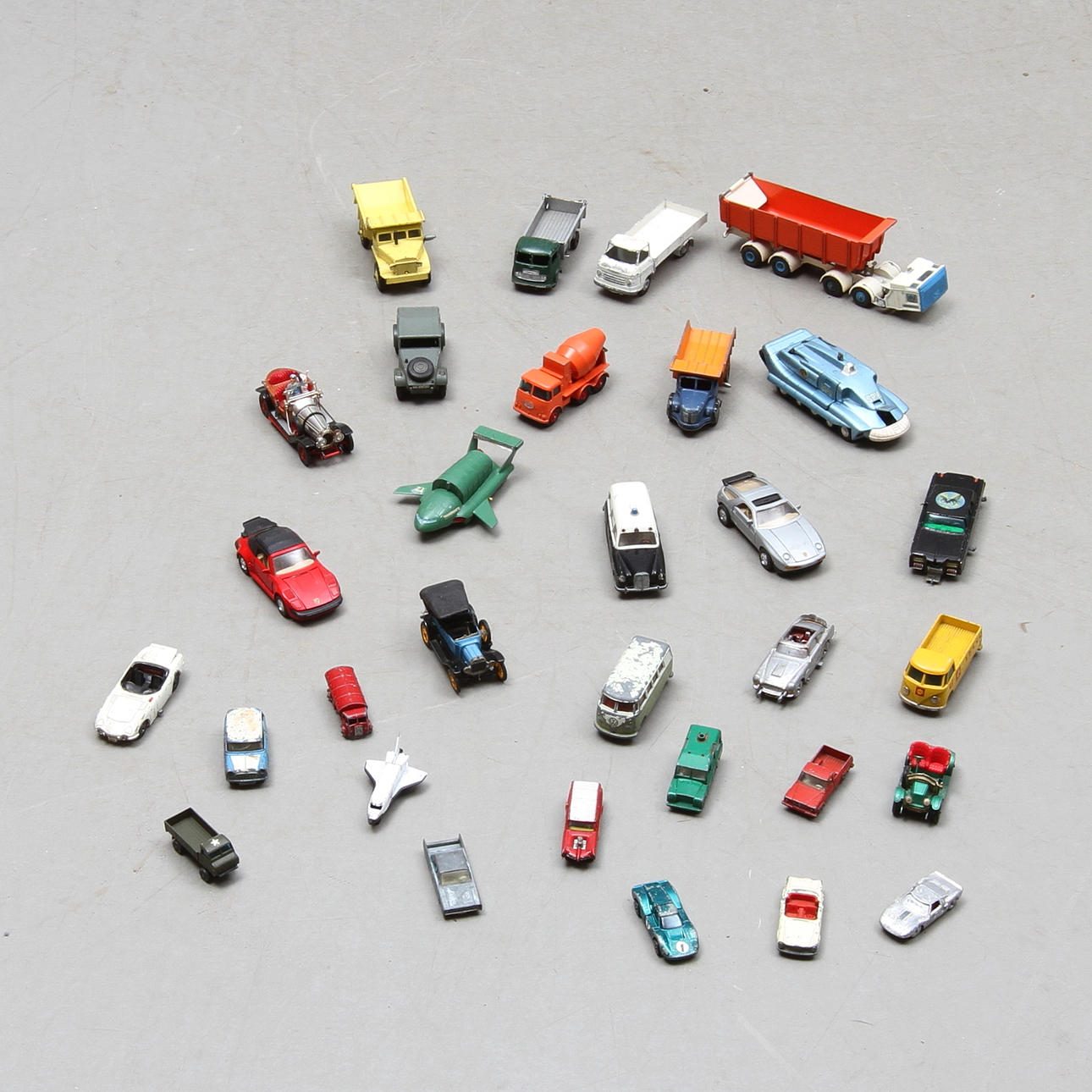 MODELLBILAR, bland annat Tekno, Dinky, Corgi cirka 30 stycken.