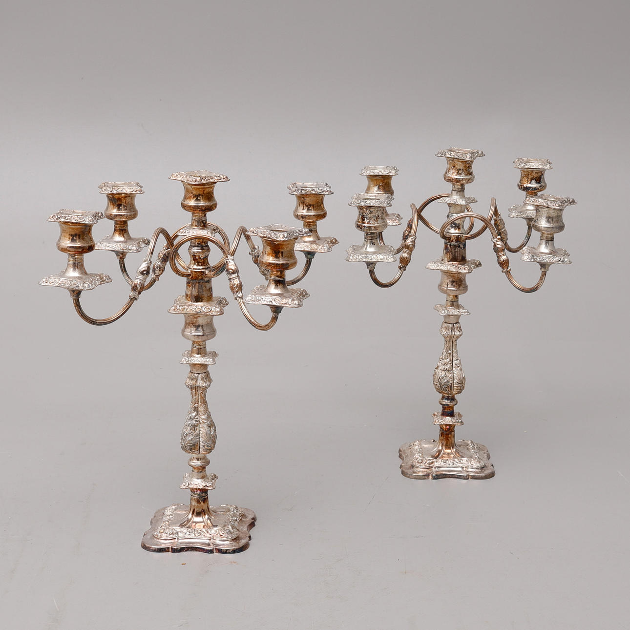 KYTKETTELYLIIKET, PARI, ENGLANNIKSI.