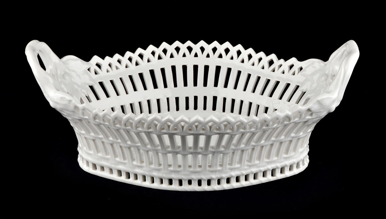 KPM BERLIN. Porslin korg, banbrytande arbete.