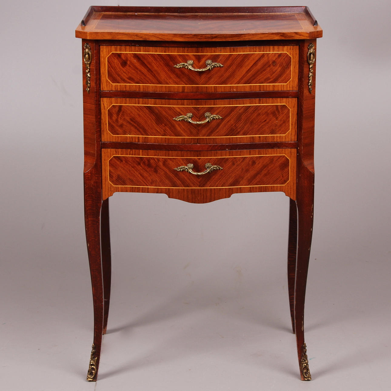 BYRÅ, rokokostil, 1900-tal.