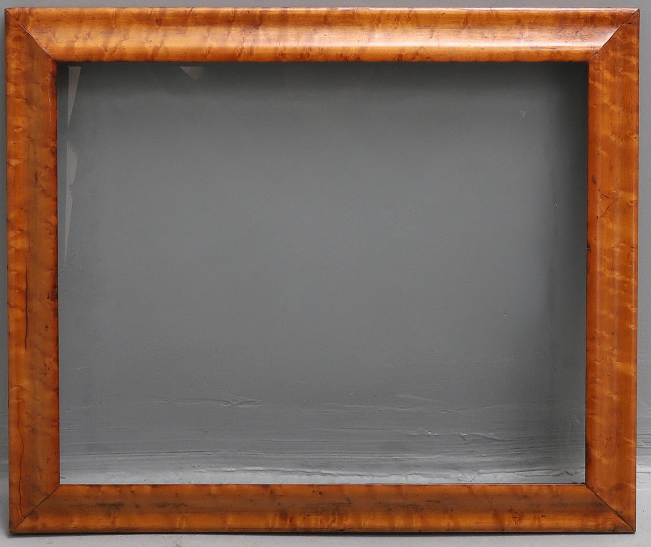 A VICTORIAN RECTANGULAR MAPLE PICTURE FRAME.
