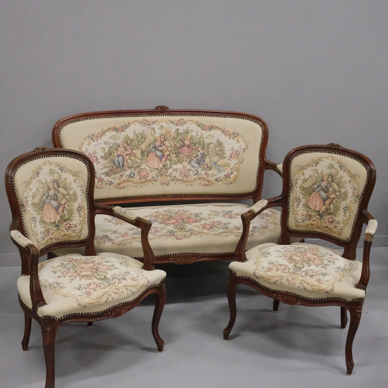 SALON GROUP ROCOCO STYLE.