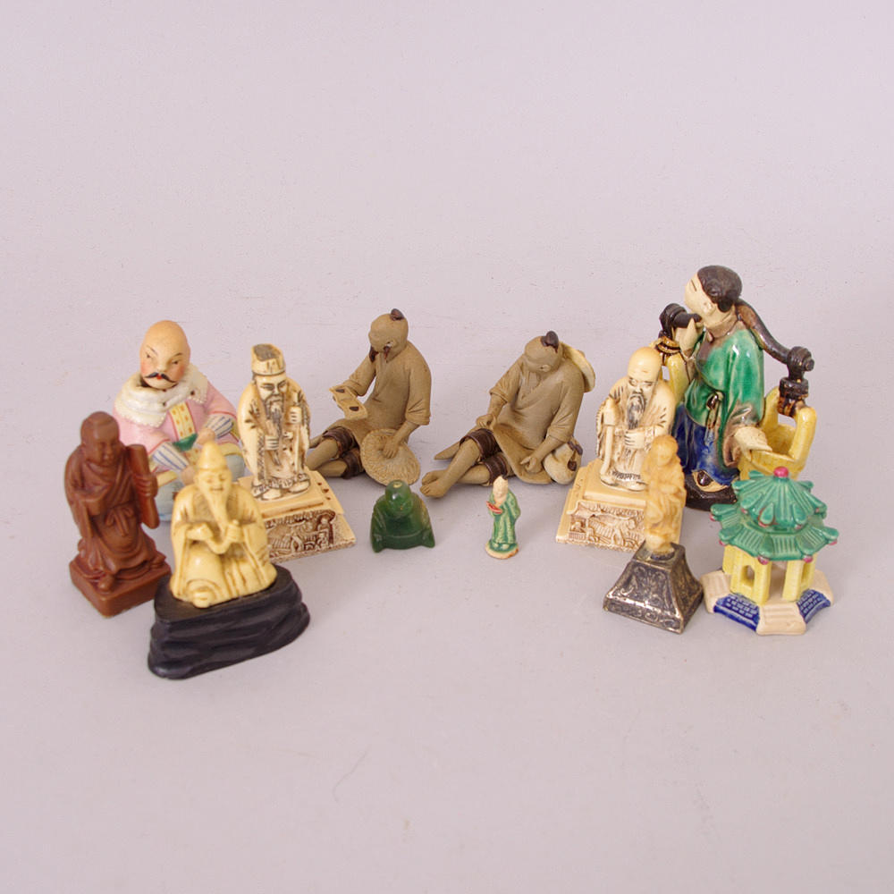 MINIATYRER, 12 stycken, orientaliska, porslin/keramik/konstmassa m.m.