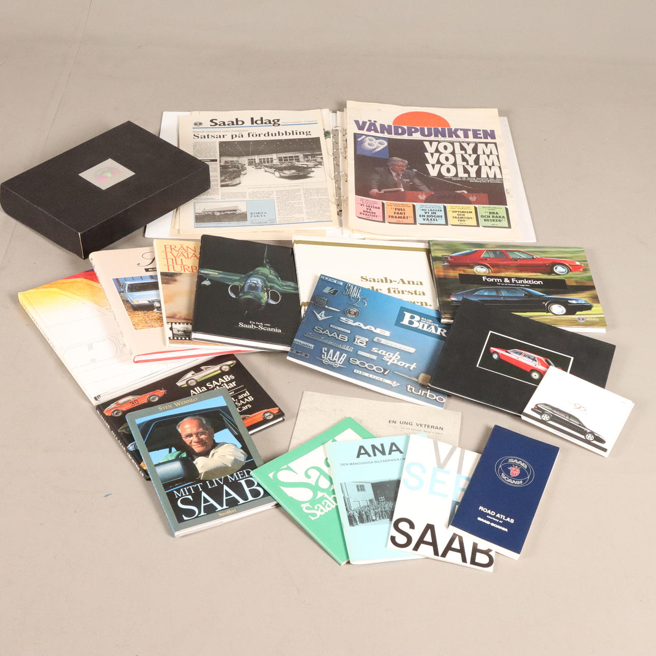 BÖCKER samt BROSCHYRER, 19 delar, SAAB.
