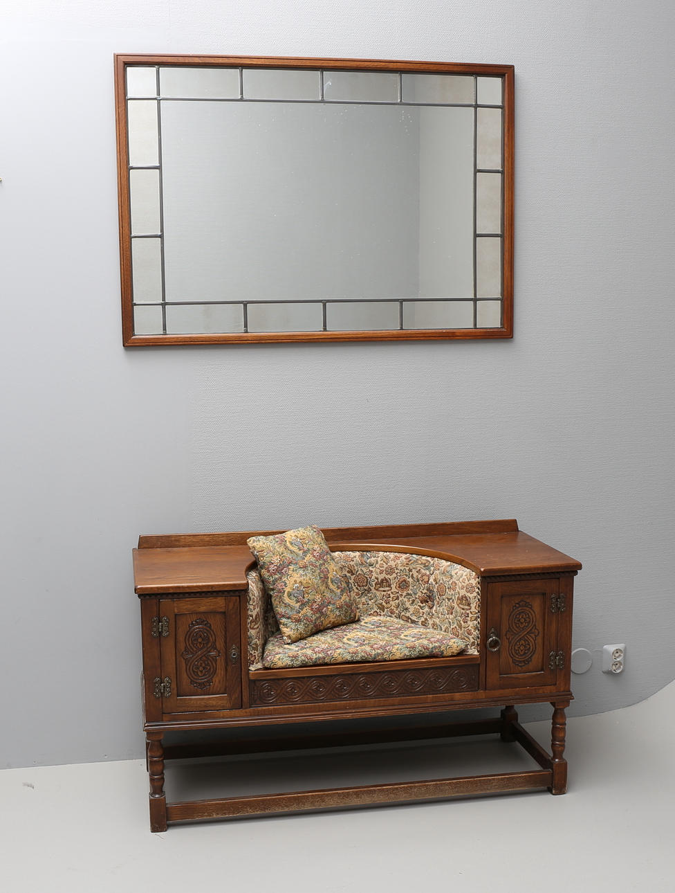 HALLMÖBEL med SPEGEL, engelsk stil, Jaycee Furnitures England.