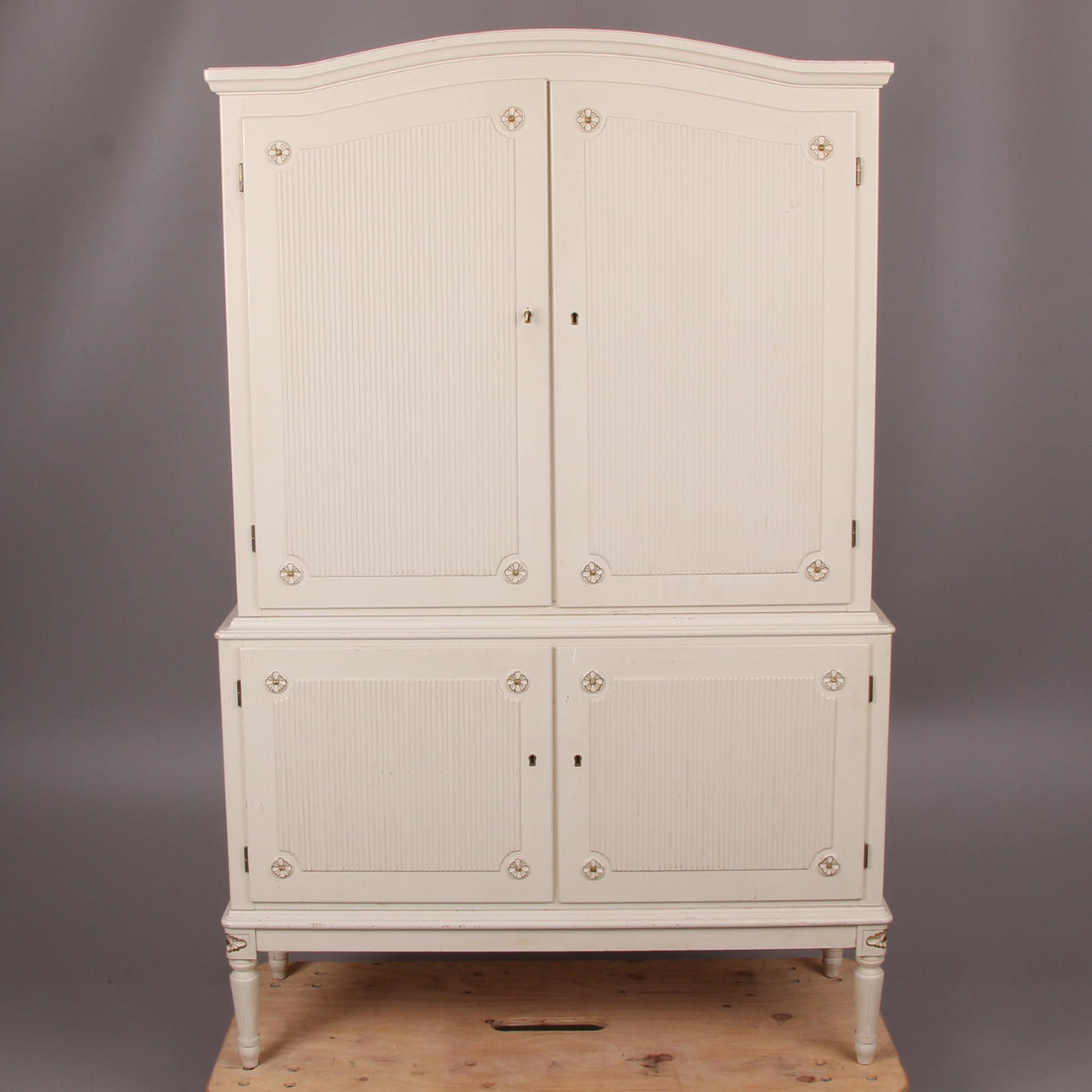 MATSALSSKÅP, gustaviansk stil, 1900-tal.