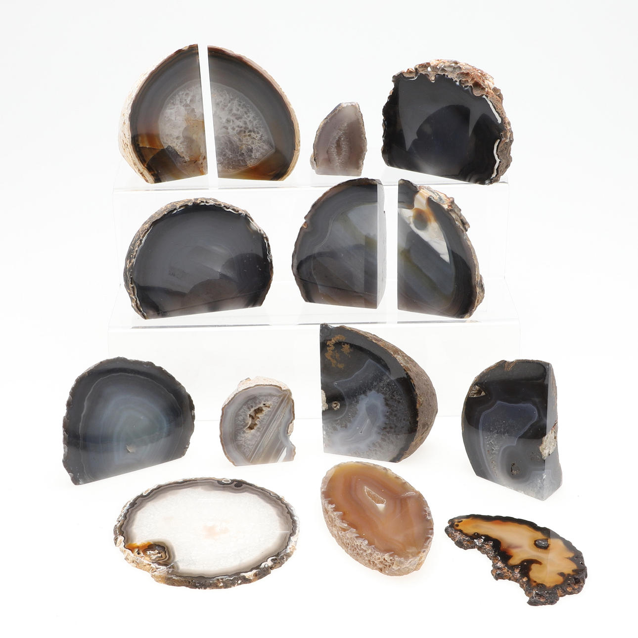 EINE GROSSE MENGE ACHATSCHEIBEN.