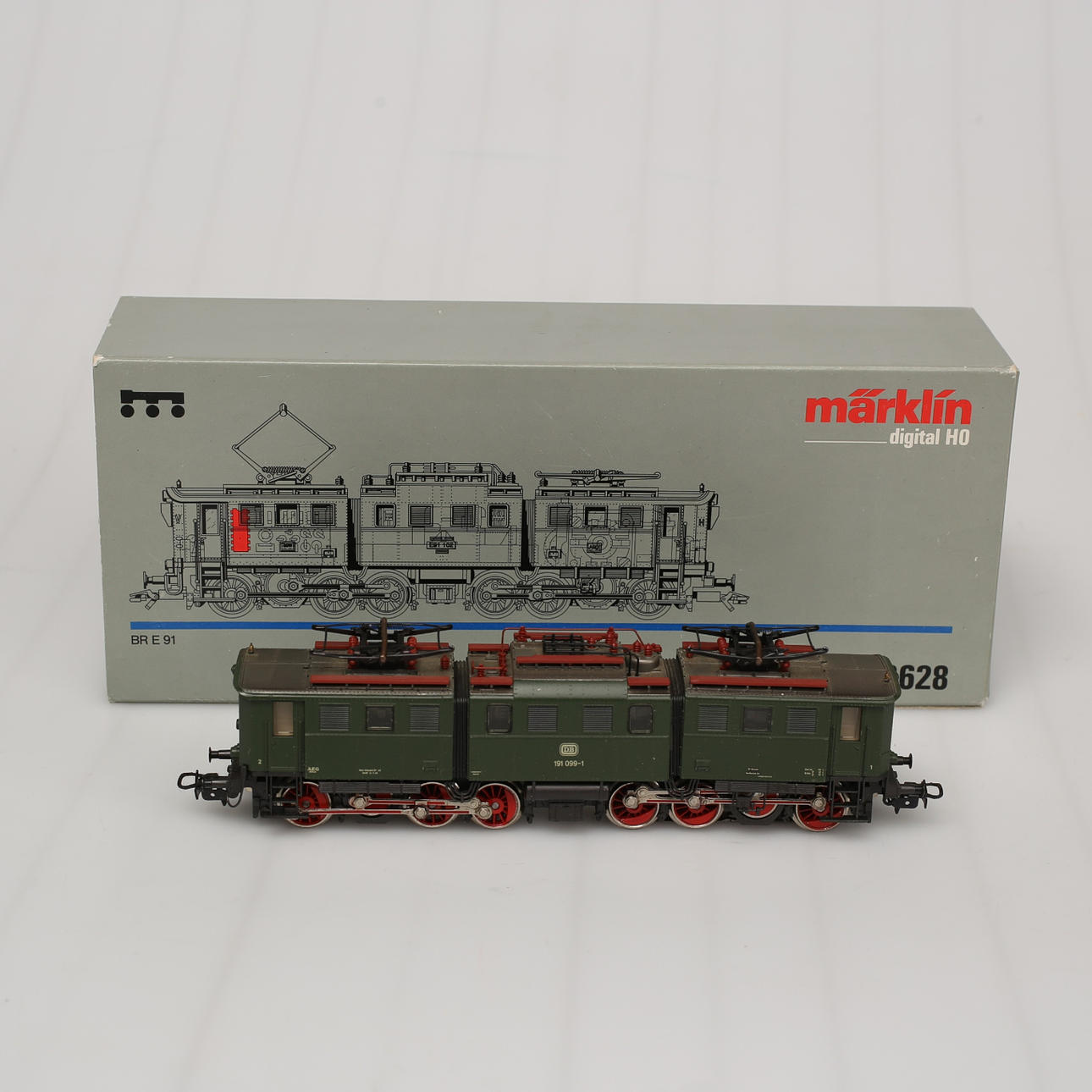 MODEL TRAIN Märklin. 3628 BR E 91, Digital H0. DB 191. Original box.