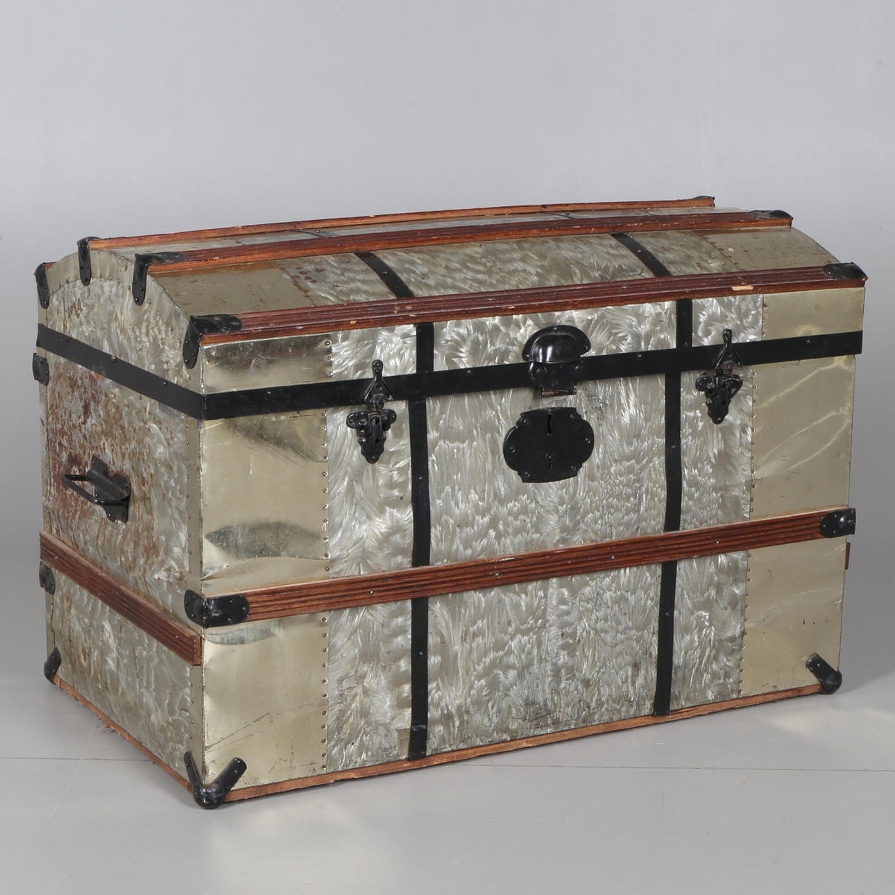 KISTA, trä samt plåt, 1900-tal.