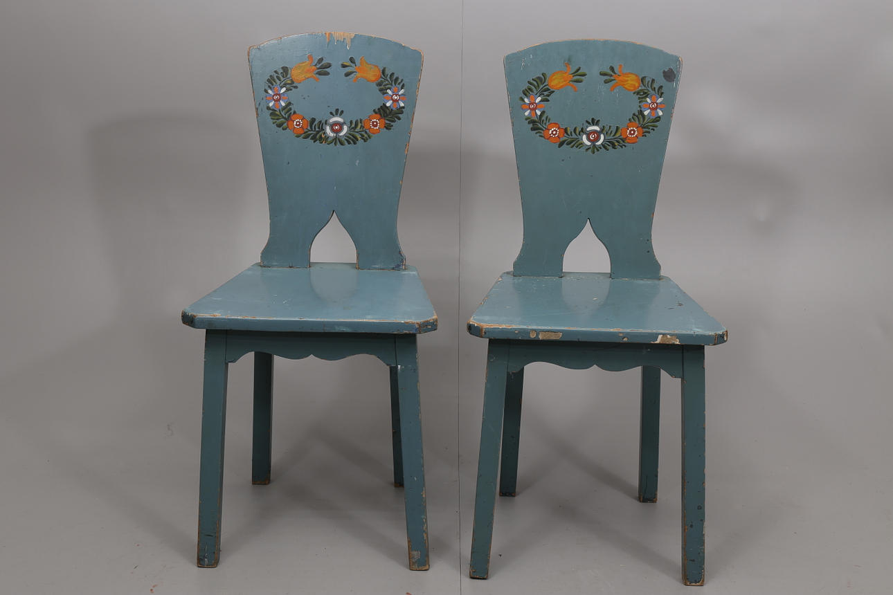 STOLAR, trä, allmogemålade, 2 stycken, 1800-1900-tal.