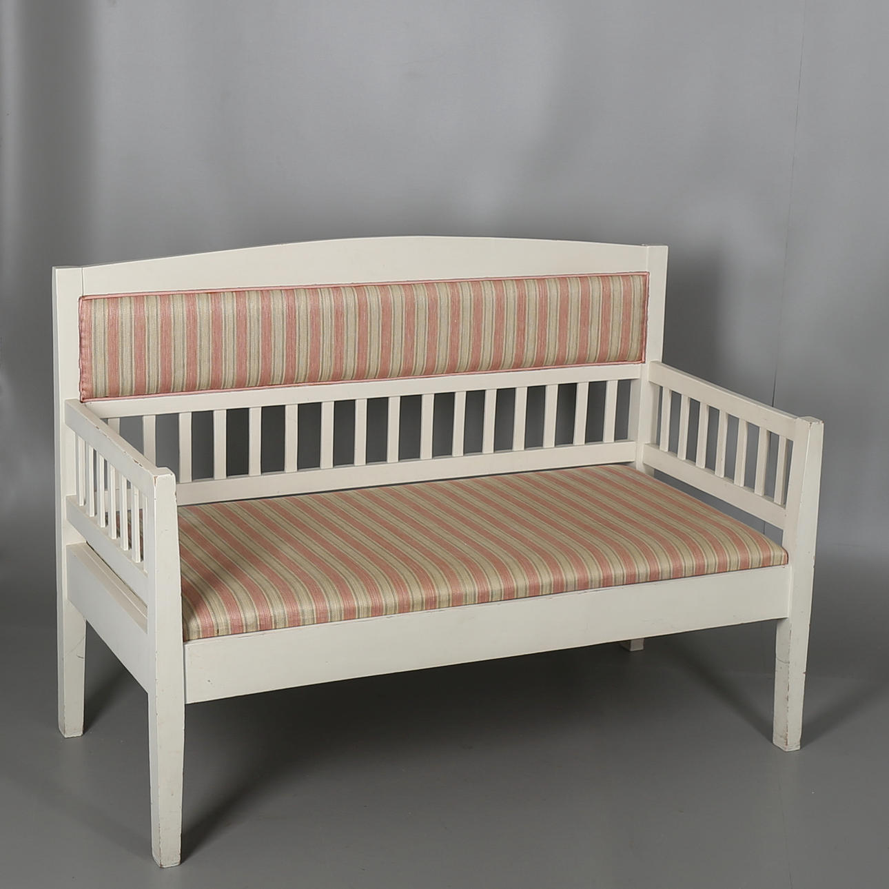 KÖKSSOFFA, vitmålad, Carl Larsson-stil, 1900-talets första hälft.