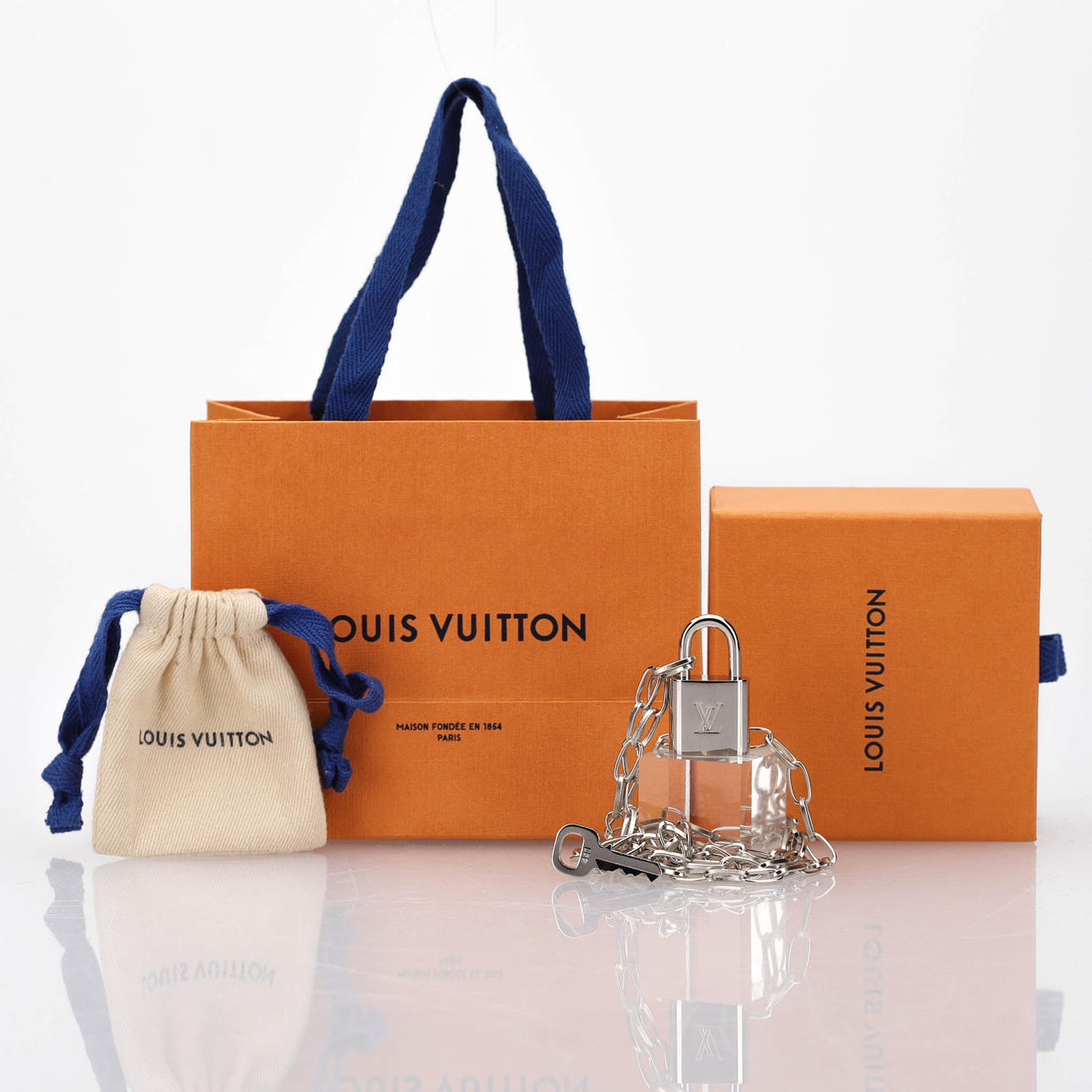 LOUIS VUITTON, Collar con candado, acero.