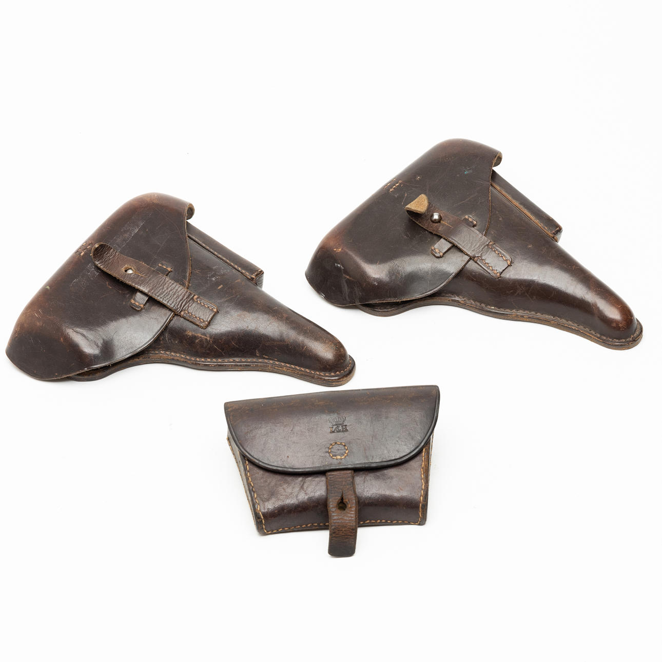 HÖLSTER, 2 st, samt PATRONVÄSKA, läder.