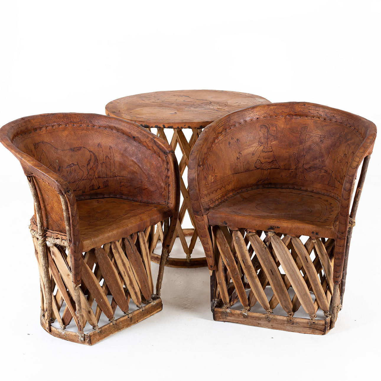 MØBELGRUPPE, 3 stykker træ og equipale læder Mexico.