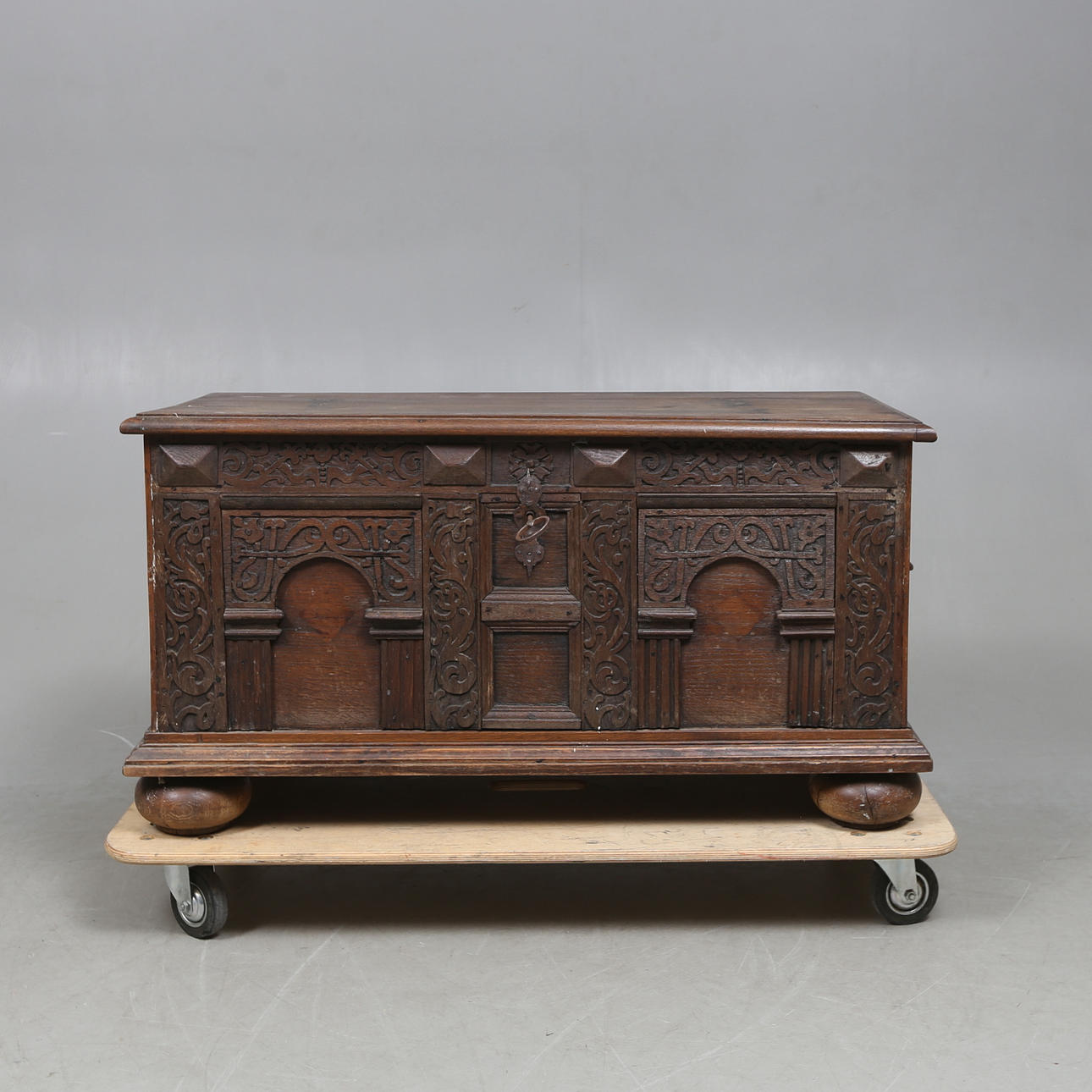 COFFIN, Renaissance style, 17th/18th century.