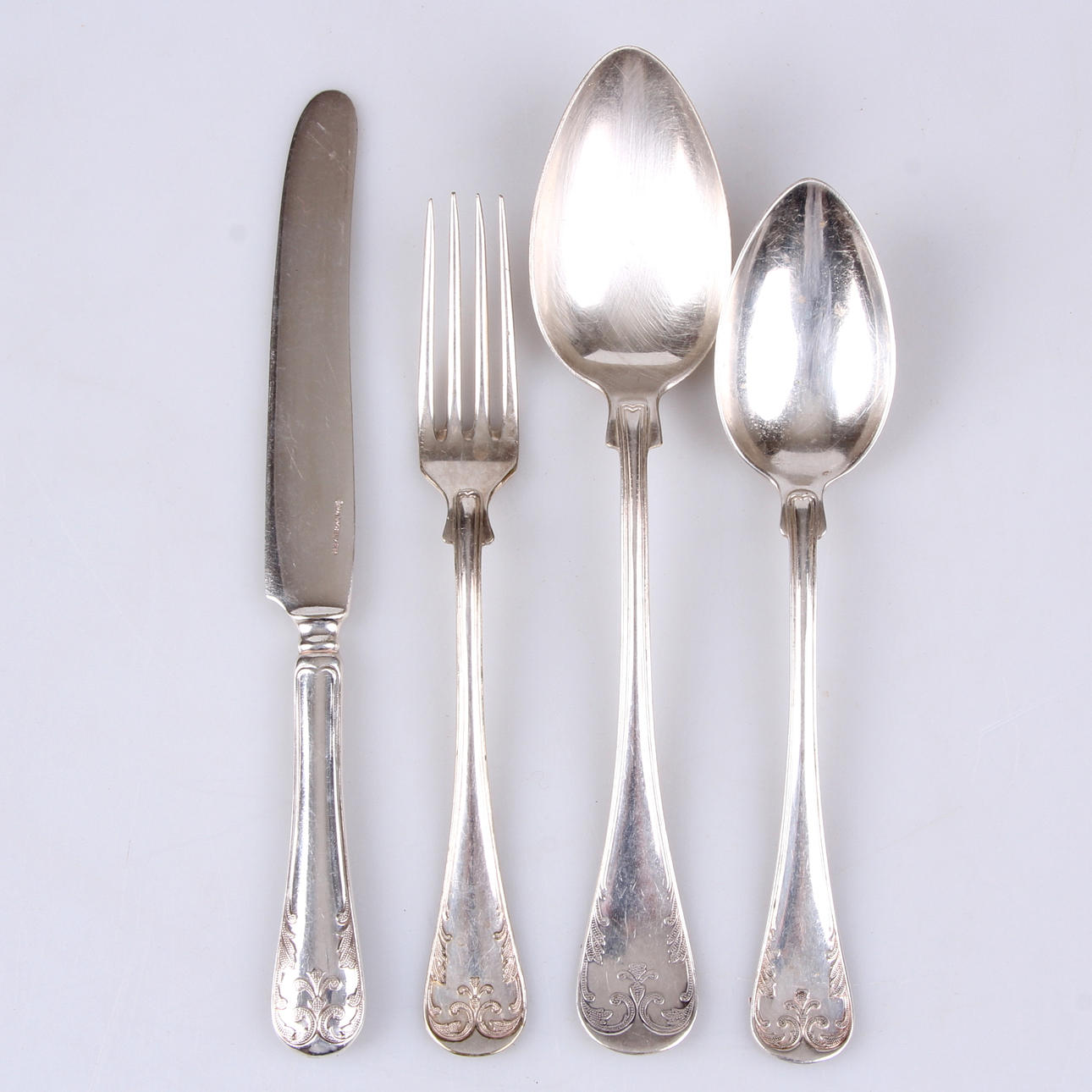 BESTICK, 27 delar, nysilver, "franska liljan", 1900-tal.