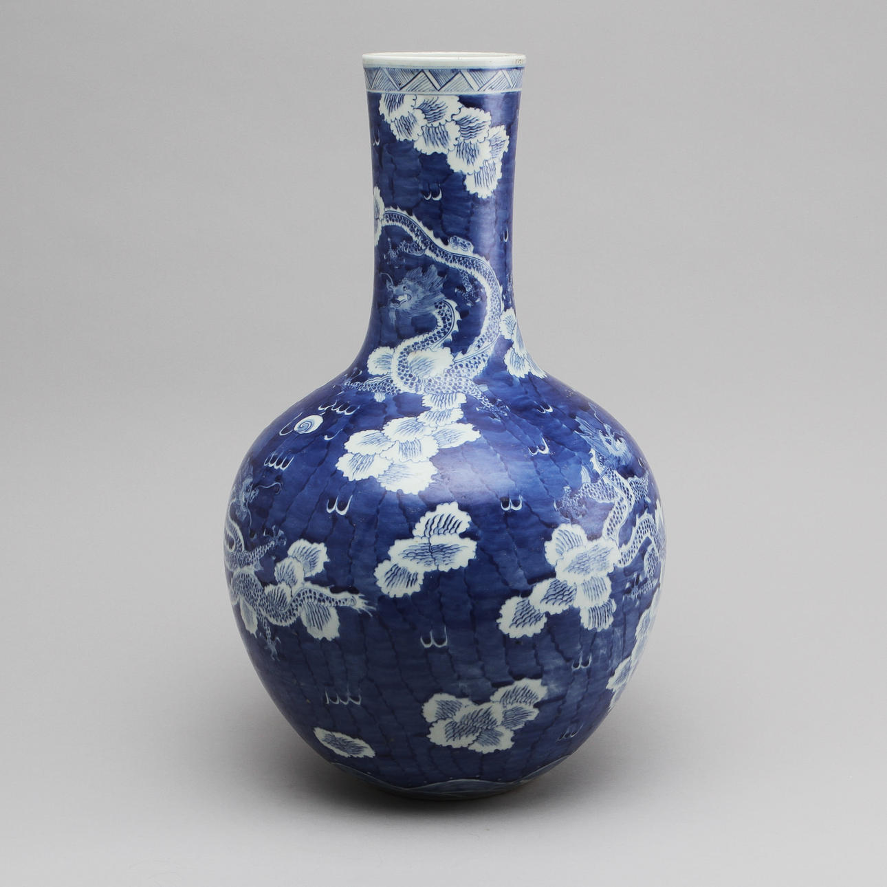 VAS, porslin, orientalisk, 1900-tal.