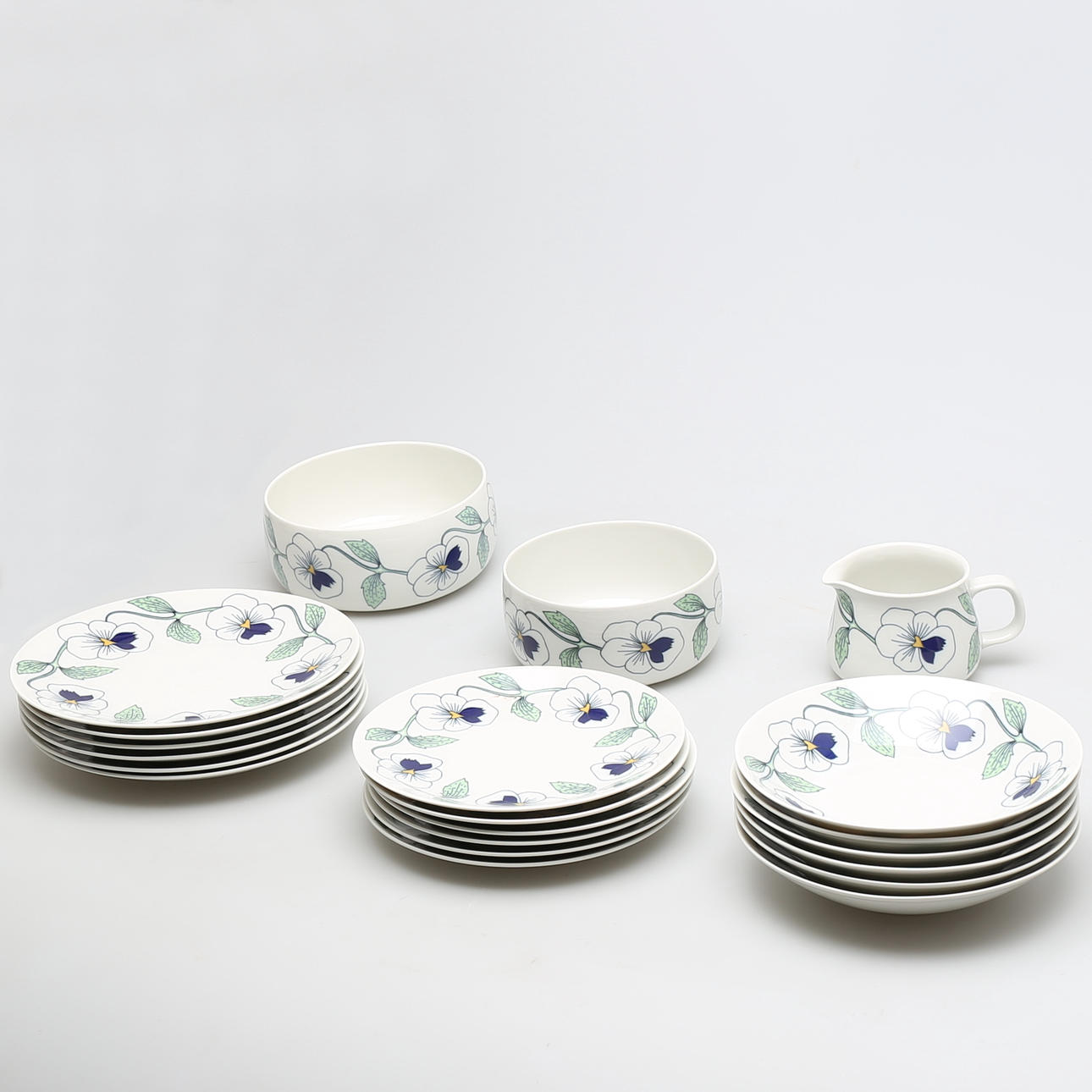 SERVISDELAR i porslin "Sylvia", 21 delar, Sylvia Leuchovius, Rörstrand.