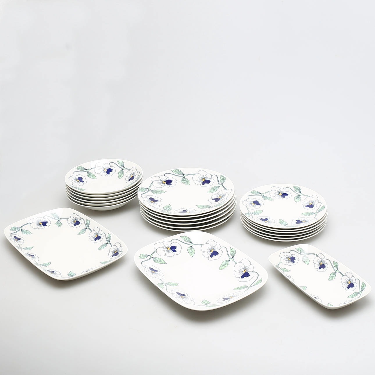 SERVISDELAR i porslin "Sylvia", 21 delar, Sylvia Leuchovius, Rörstrand.