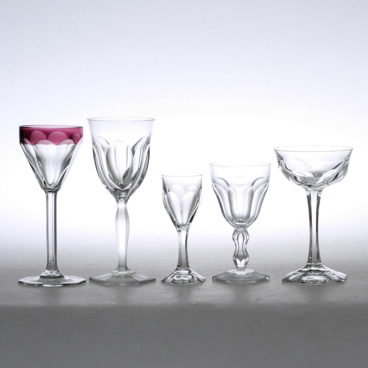 GLASSERVISDELAR, ca 46 delar, varierande modeller, 1900-talets början.