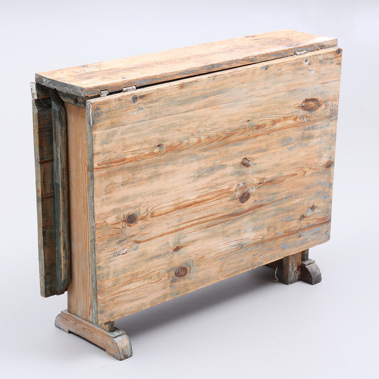 BATTLE TABLE, pine, 19th century.