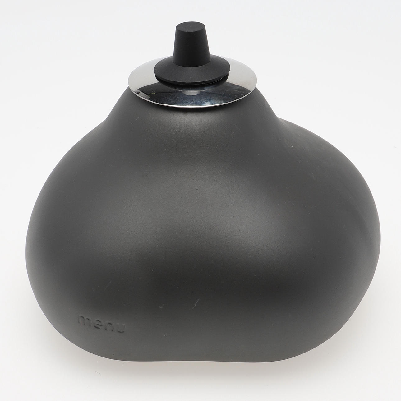 PERNILLE VEA. Olielampe, keramik, Menu.