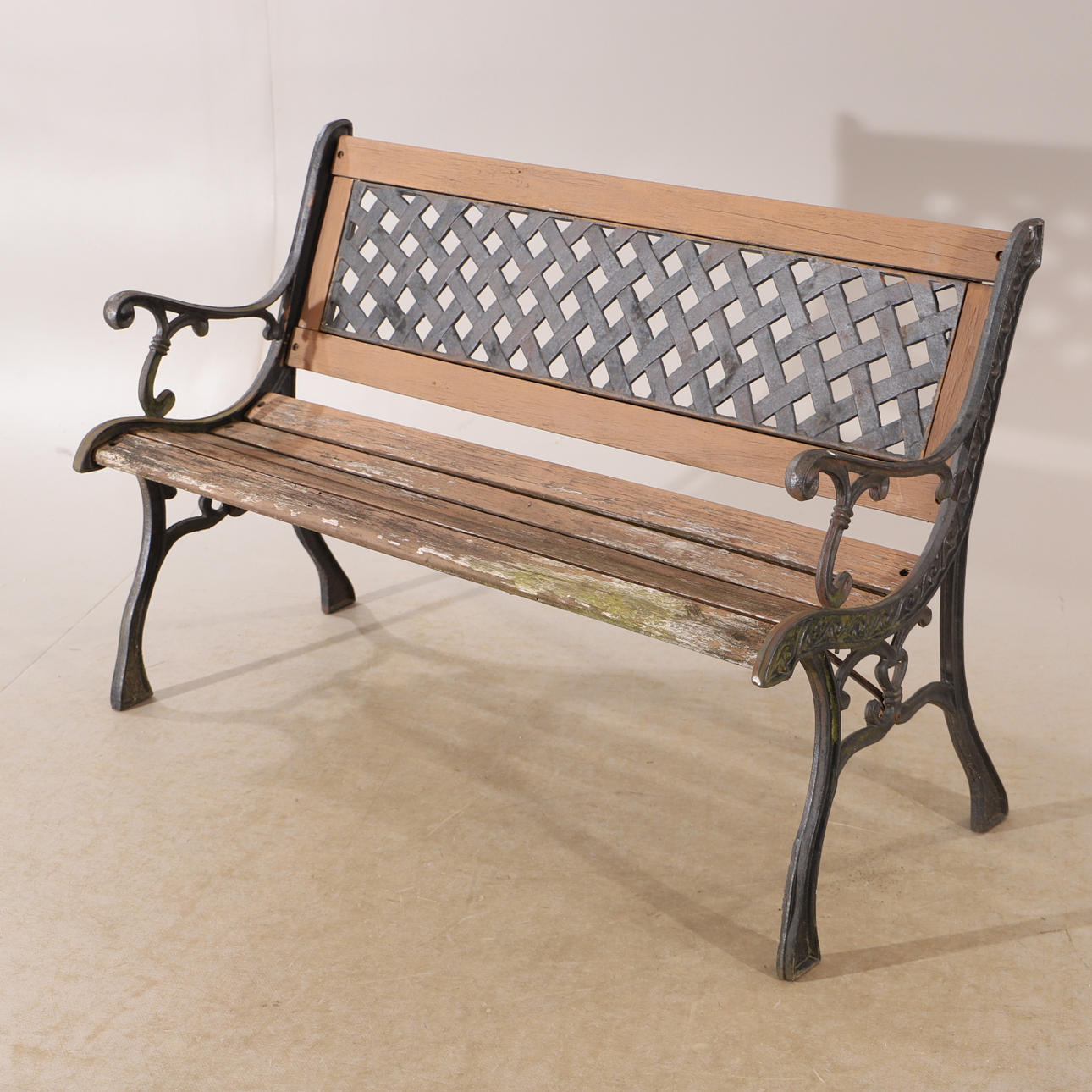 TRÄDGÅRDSSOFFA, gjutjärn med träribbor.