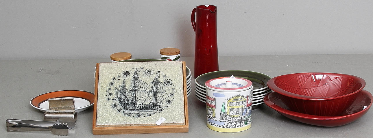 KERAMIK och GLAS, bl.a. "Vardag" Gustavsberg, "Dalom", Rörstrand.