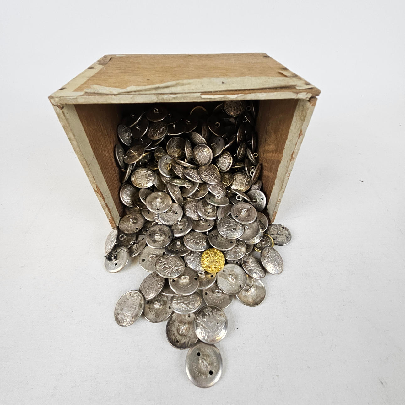 UNIFORMSKNAPPAR, med mera.