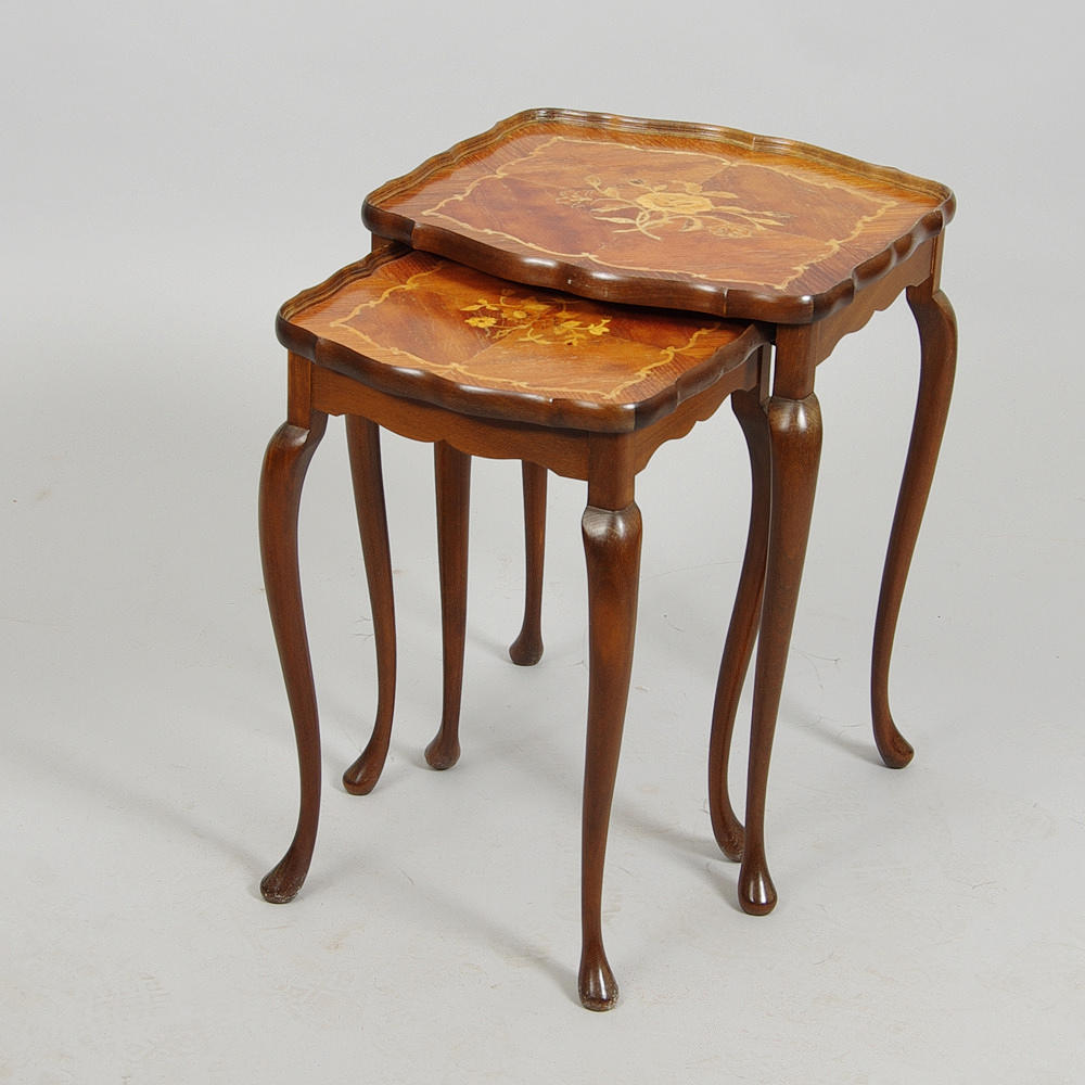 SATSBORD, 2 delar, mahogny, rokokostil.