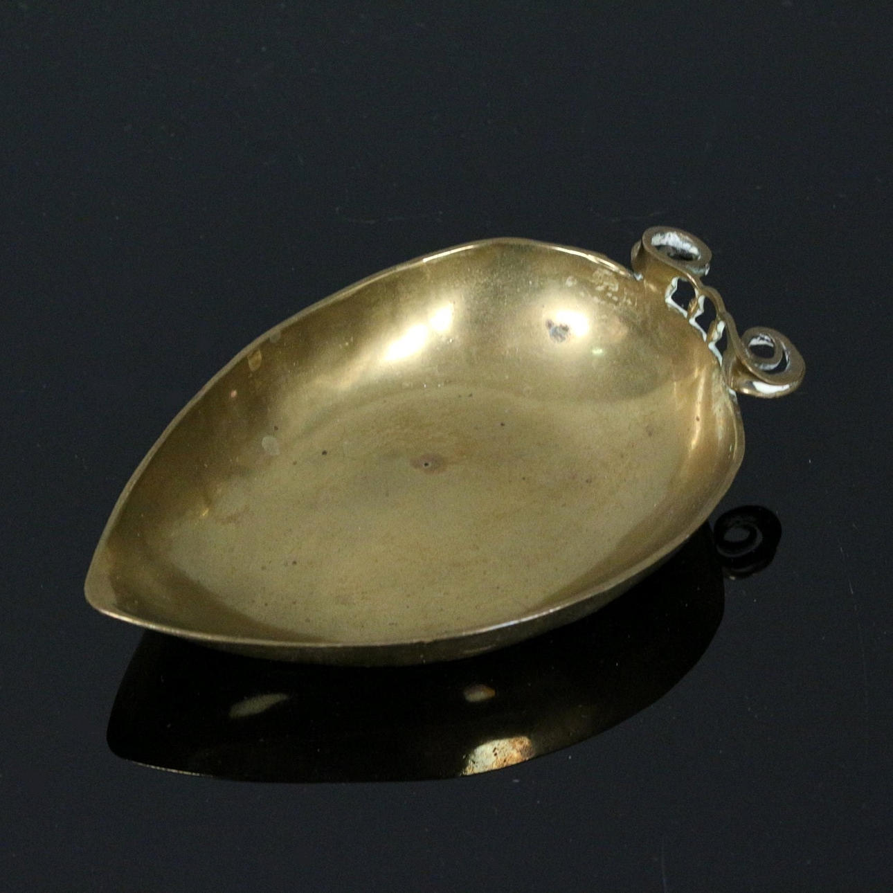 GEORG VON MENDELSSOHN. Messinki lehtikulho.