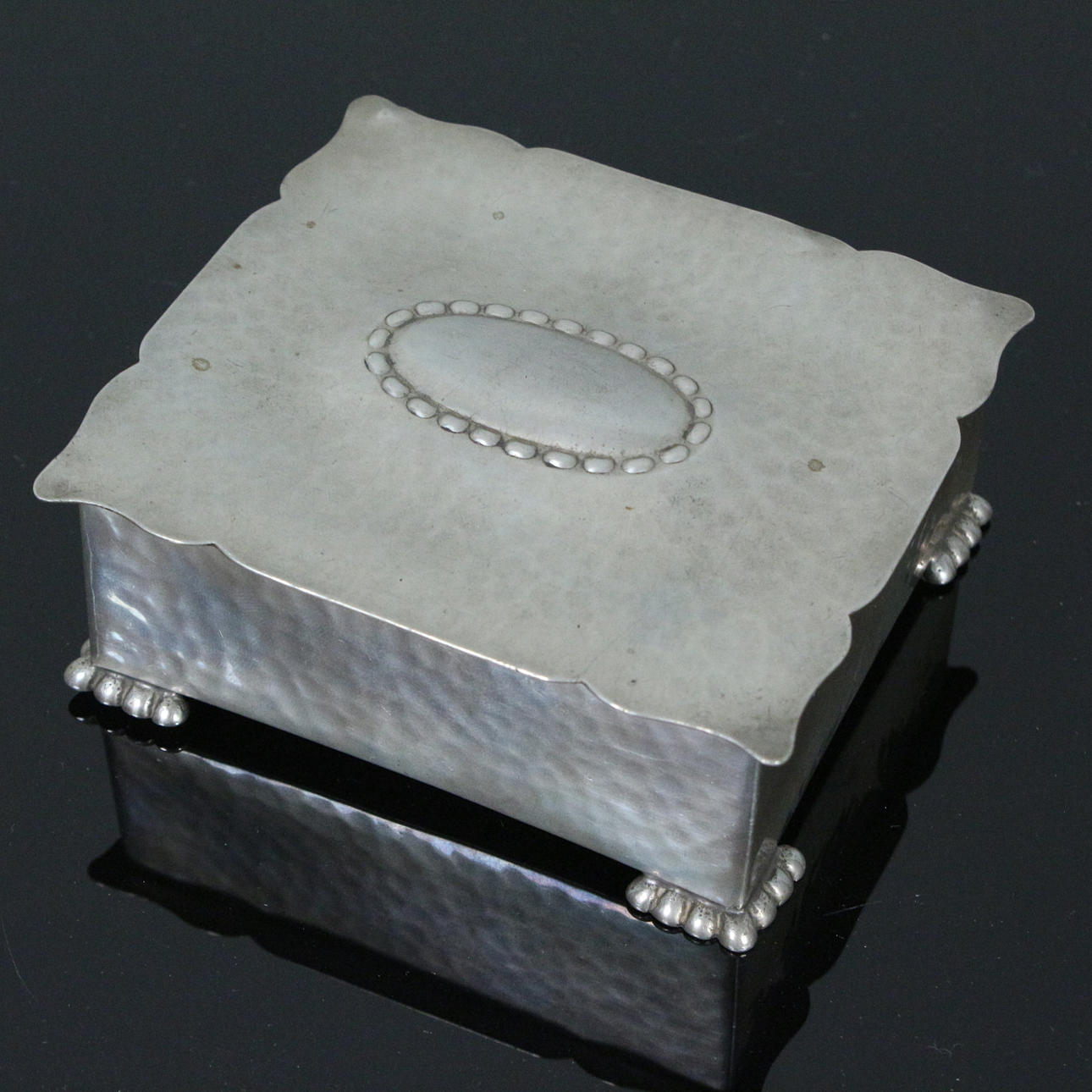 KÜSTER-PERRY. Schatulle / Schmuckdose.