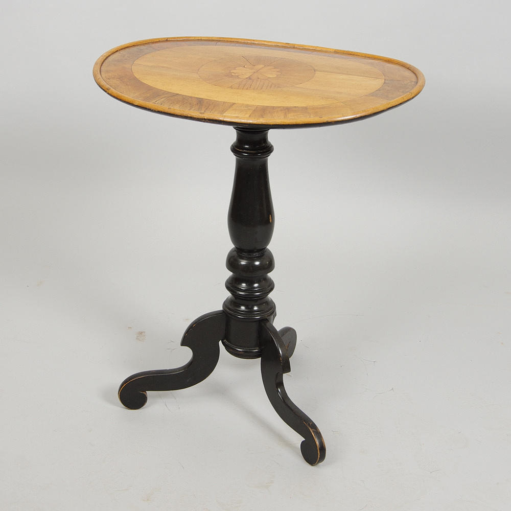 VIPPBORD, mahogny med intarsia och svärtad fot, sent 1800-tal.