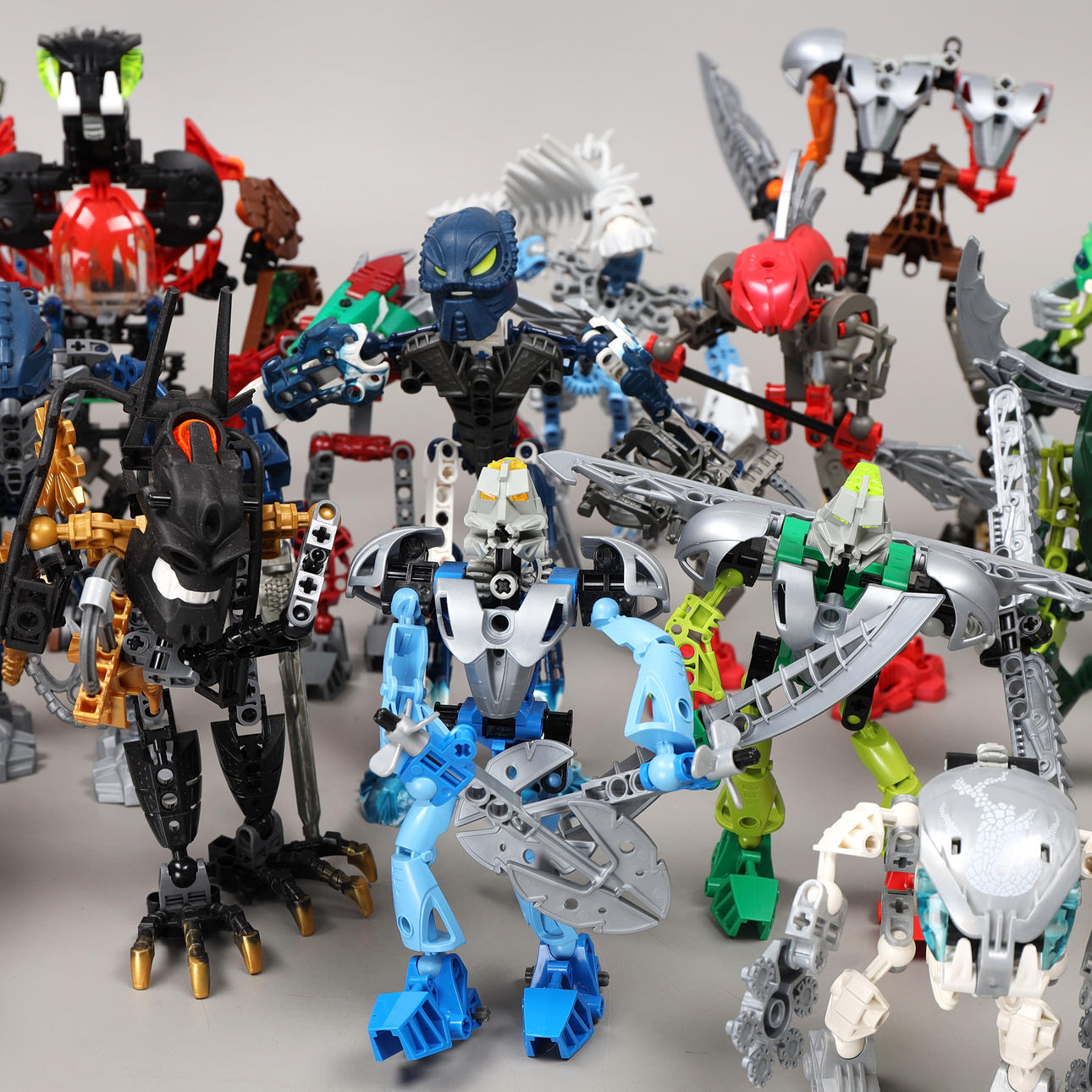 KITS DE CONSTRUCCIÓN, Lote, Bionocle, Lego, década de 2000.