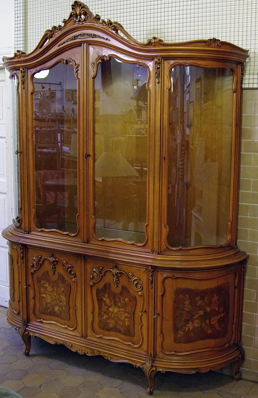 SKÄNK MED VITRINÖVERDEL, mahogny, rokokostil.