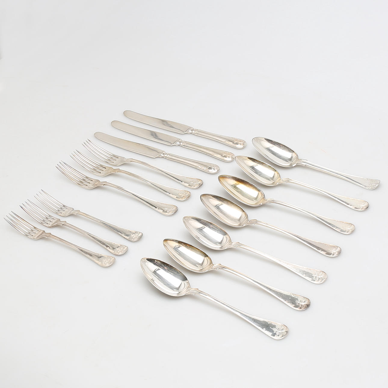 PARTI NYSILVER, 28 delar, bl a "Gammal fransk", 1900-tal.