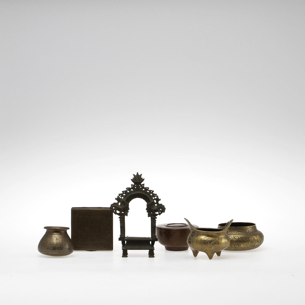 METALLFÖREMÅL, 6 delar, Bl a Indien och Kina.