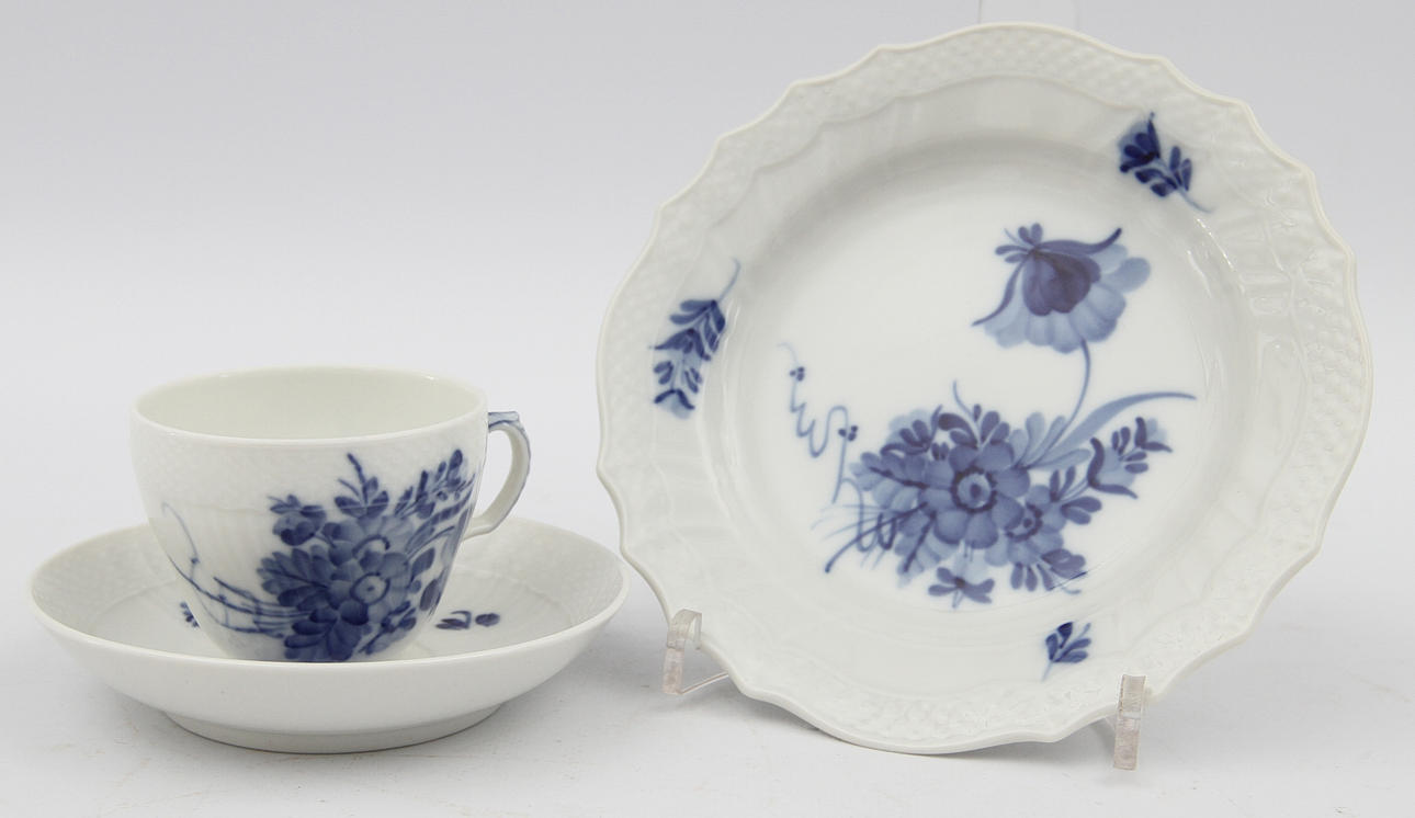DELAR TILL KAFFESERVIS, 17 delar "Blå Blomst", Royal Copenhagen.
