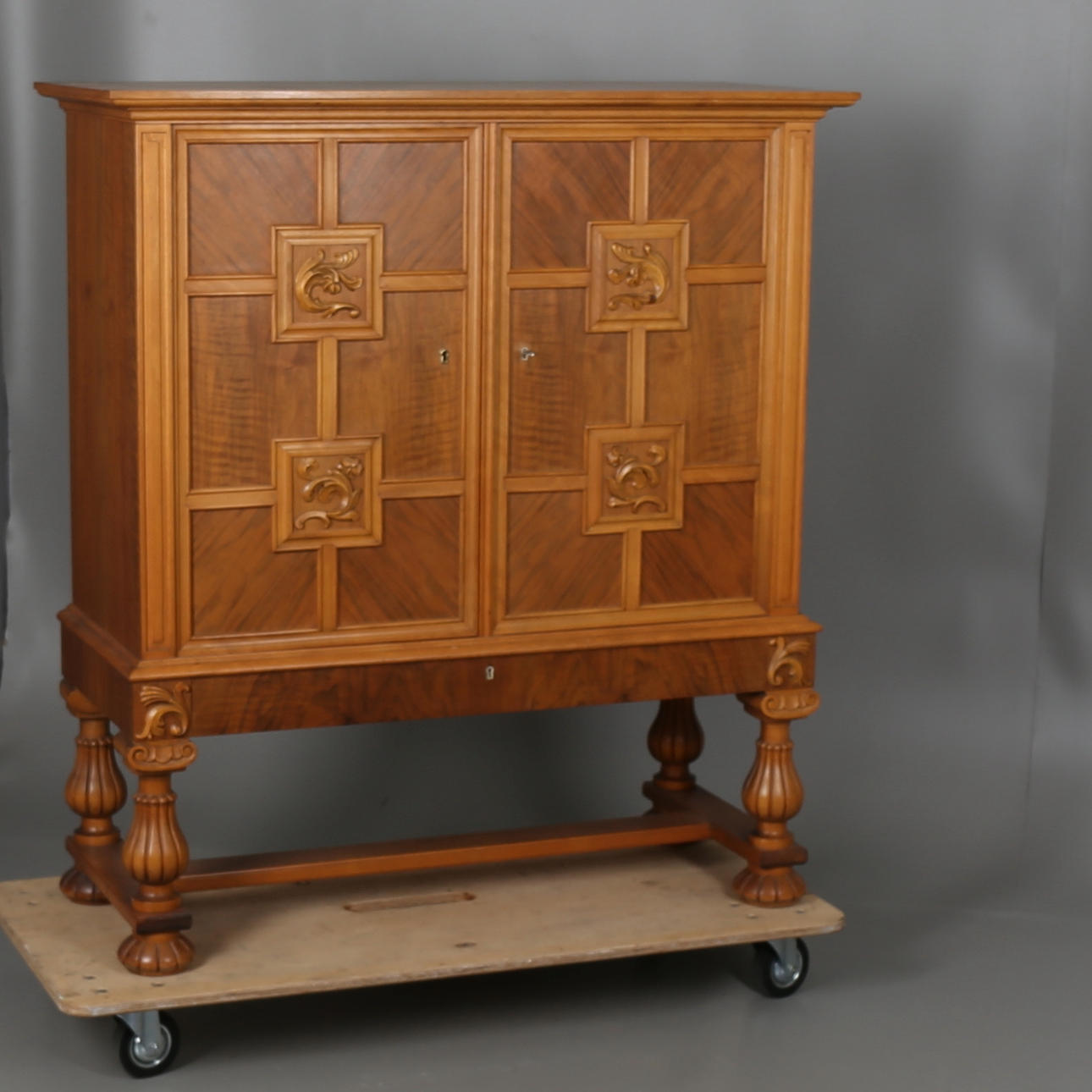 SKÅP, barock-stil, 1900-talets första hälft.