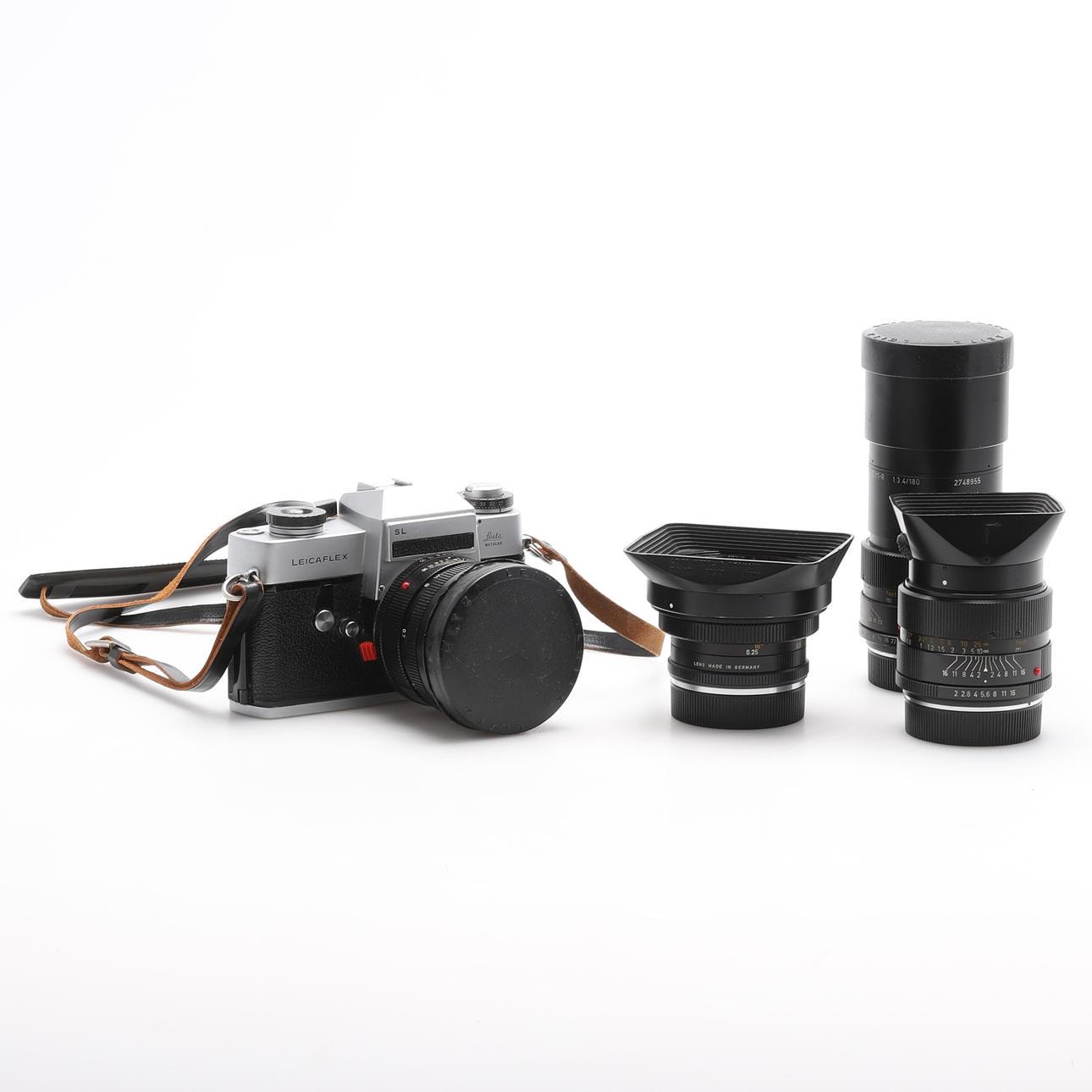 LEICAFLEX SL, Kamera, Leitz, mit 4 verschiedenen Objektiven.