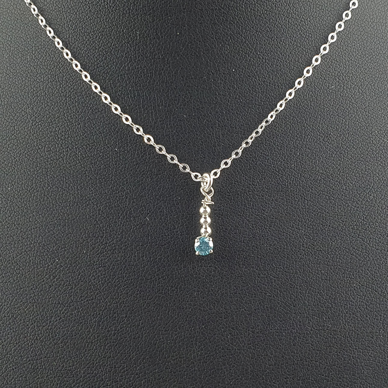 - Blauer Diamant Anhänger.