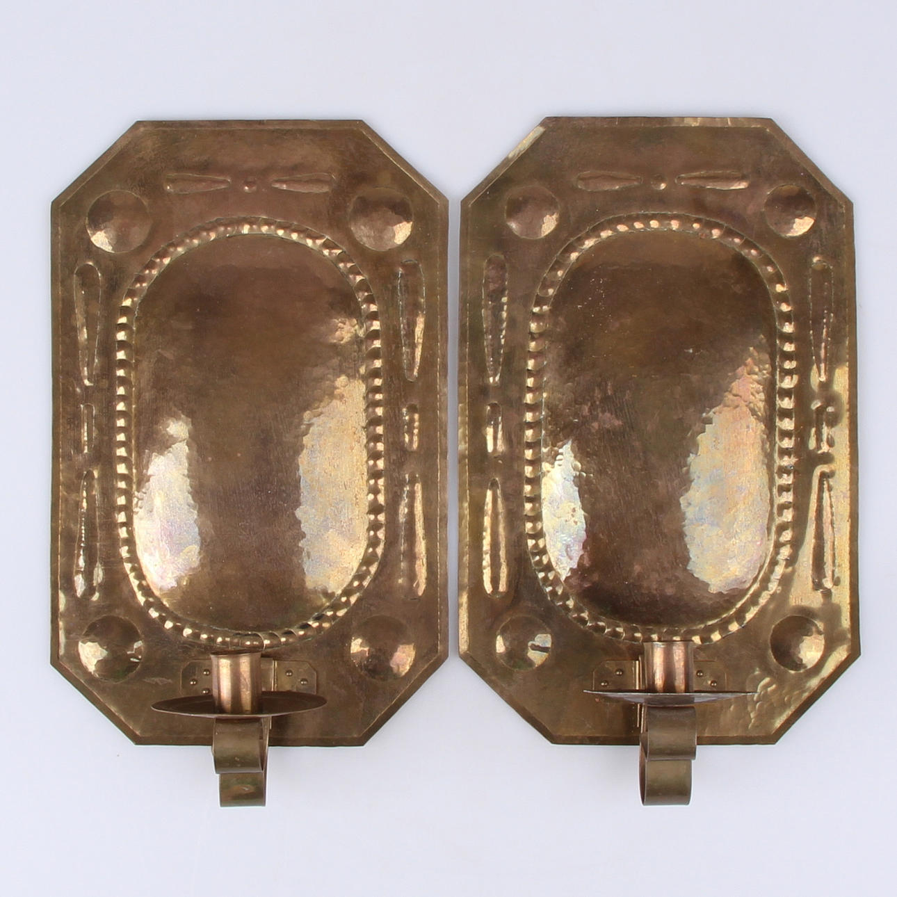 LJUSPLÅTAR, ett par, mässing, 1900-tal.