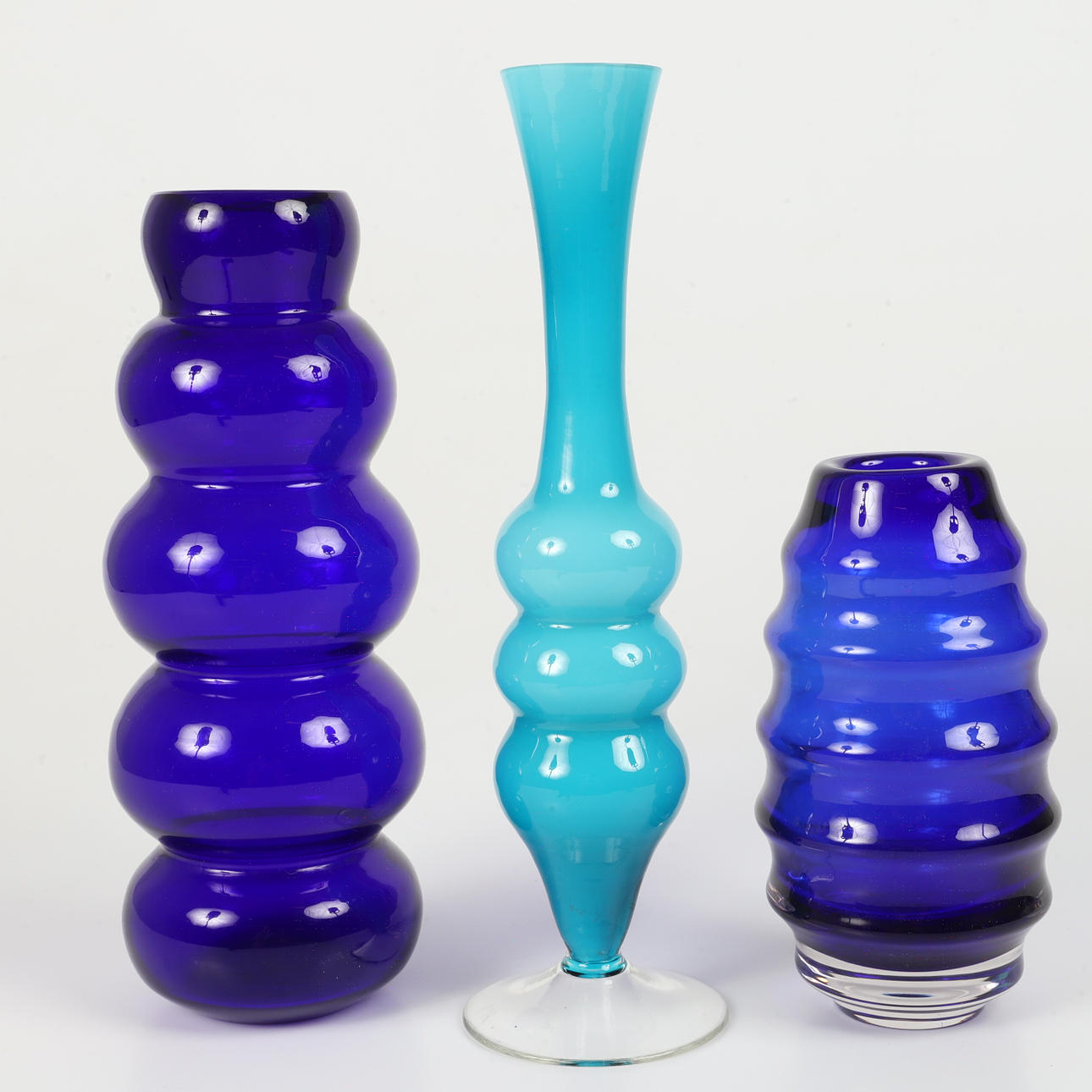 VASER, 3 stycken, blått glas, 1900-tal.
