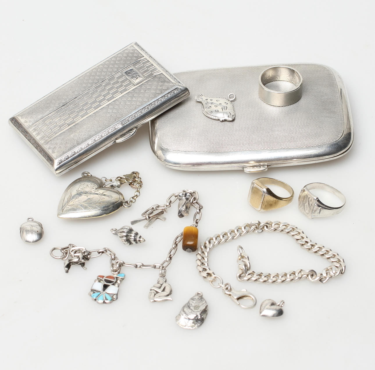 SMYCKEN, FLAKONG samt ETUIER, silver, 1800/1900-tal.