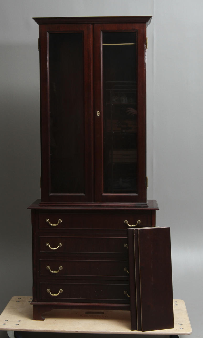 VITRINSKÅP, engelsk stil, 1900-tal.