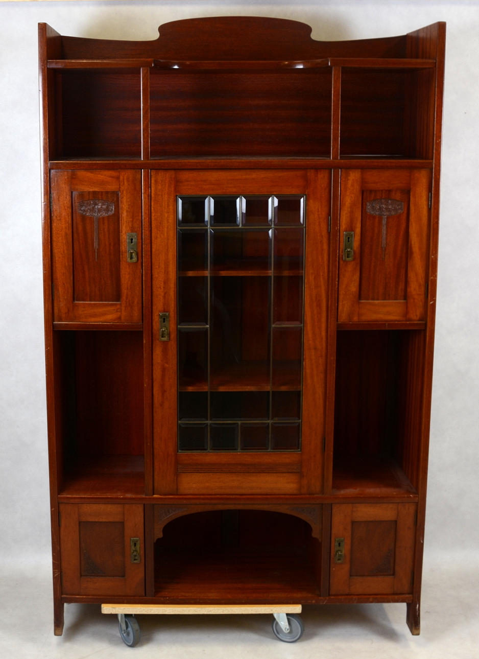 BOKHYLLA MED VITRIN OCH SKÅP, Jugend, 1900-talets första hälft.