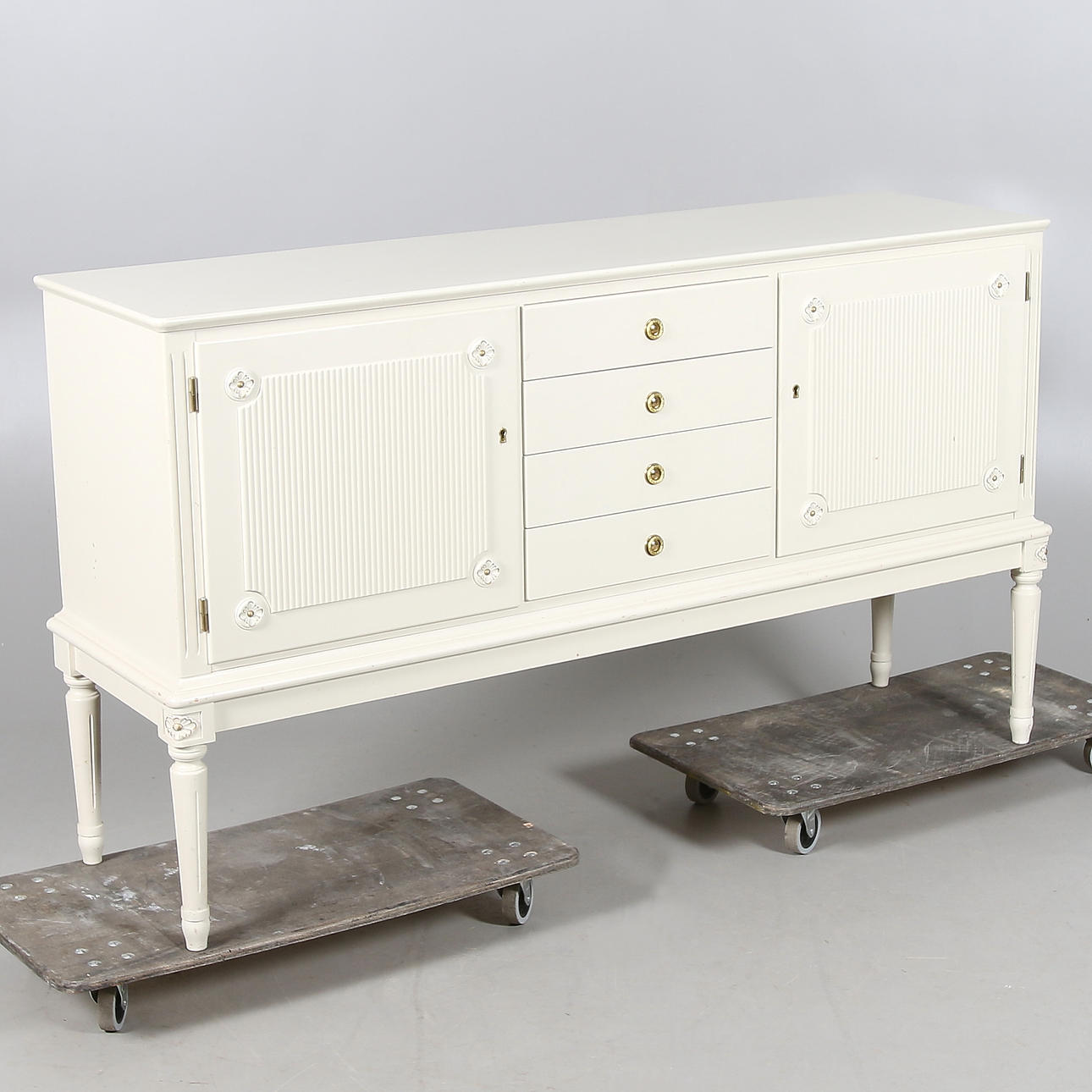 SIDEBOARD, 1900-talets mitt.