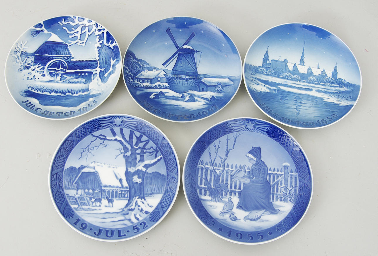 JULTALLRIKAR, 5 stycken, 1945-1955, Royal Copenhagen samt Bing & Gröndal.