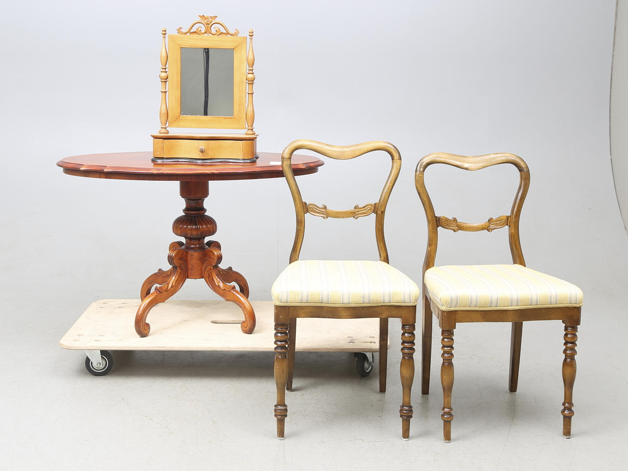 MÖBLER, 4 delar, 1800-1900-tal.