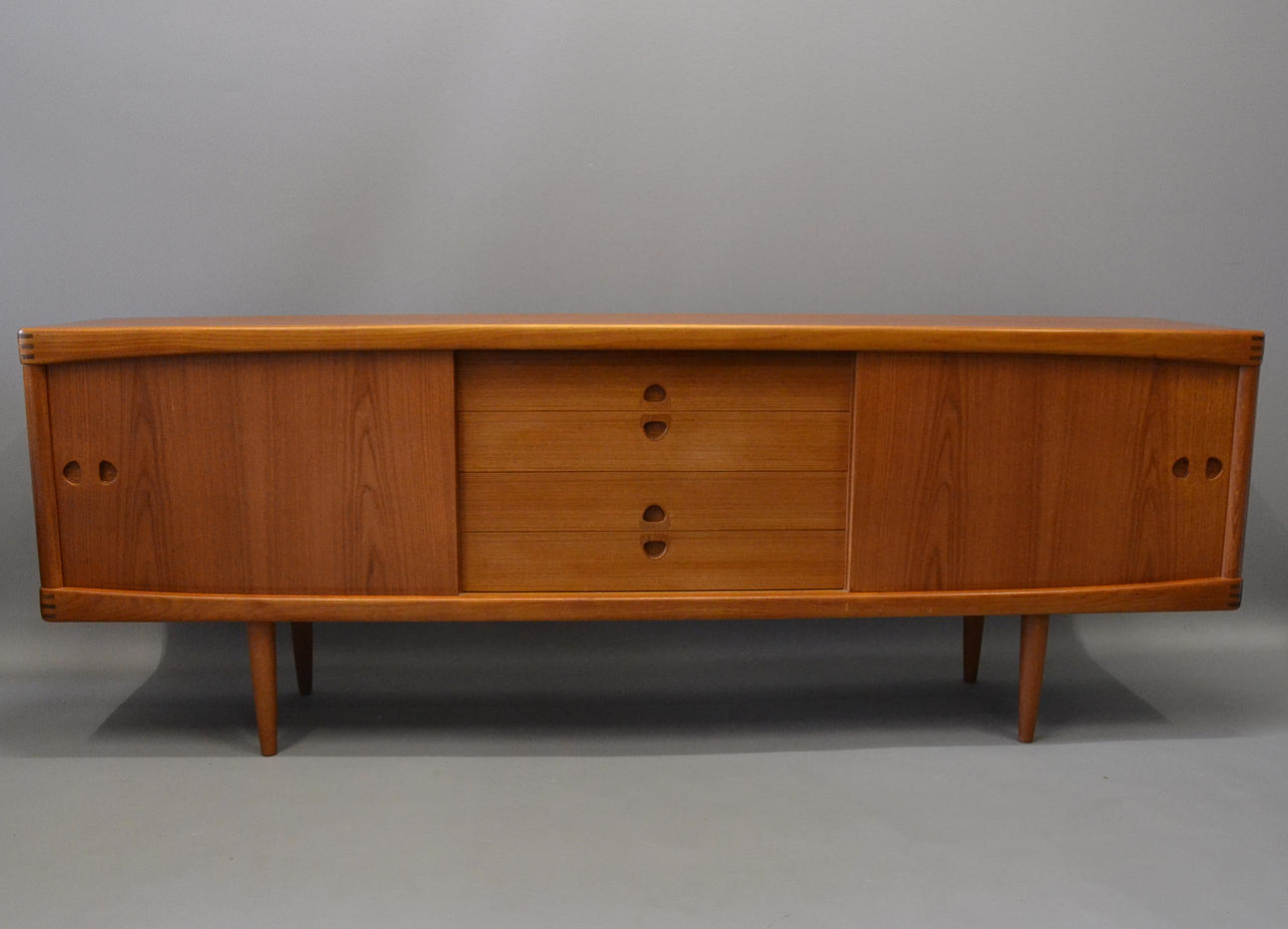 H. W. KLEIN. Bramin skänk.